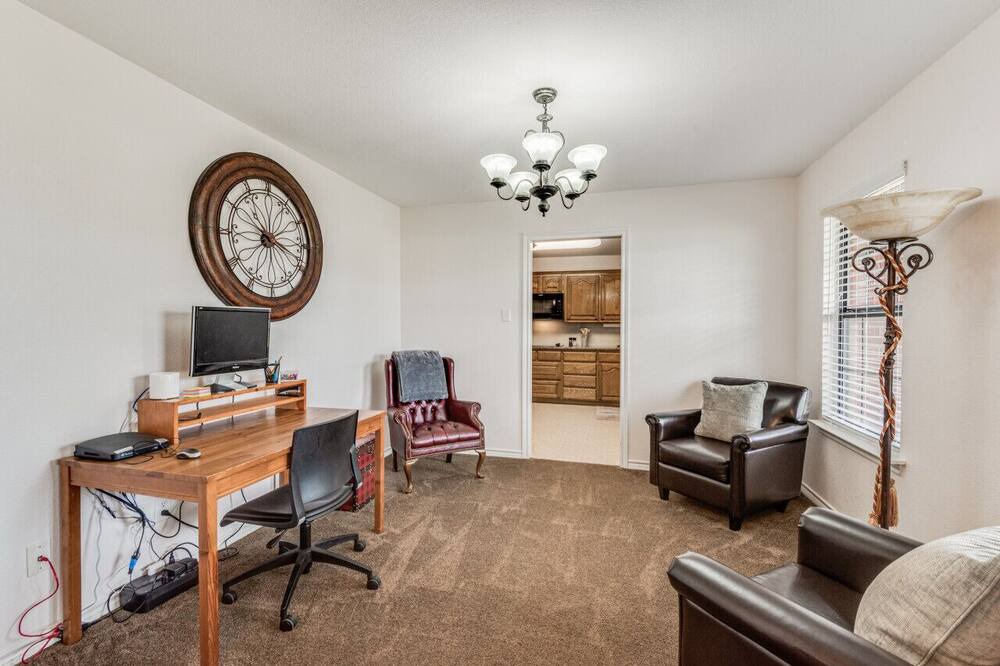 Photo of Bedroom in Ellis County