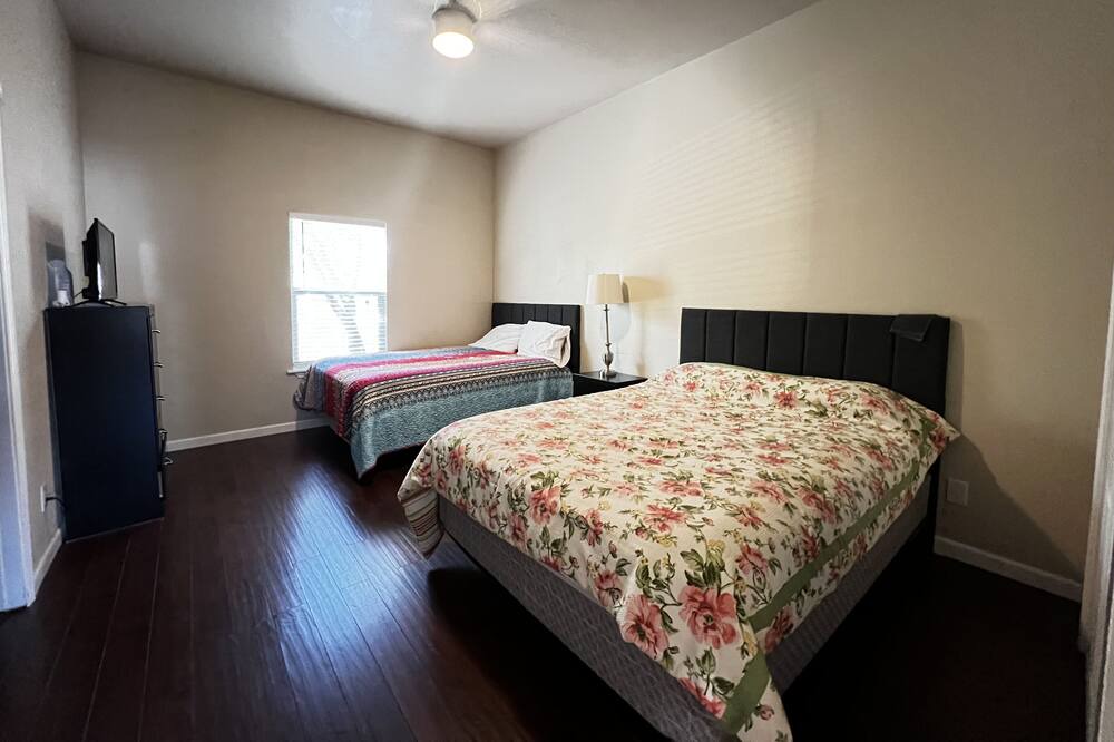 Photo of Bedroom in Five Points