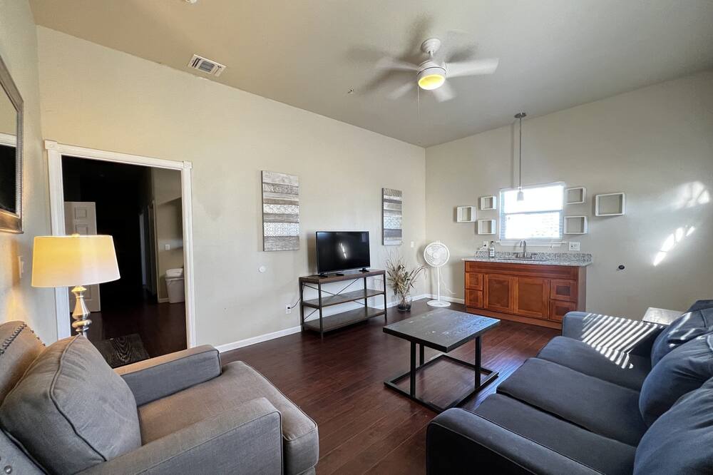 Photo of Livingroom in Five Points