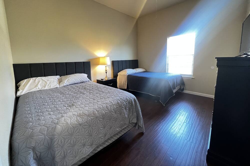 Photo of Bedroom in Five Points