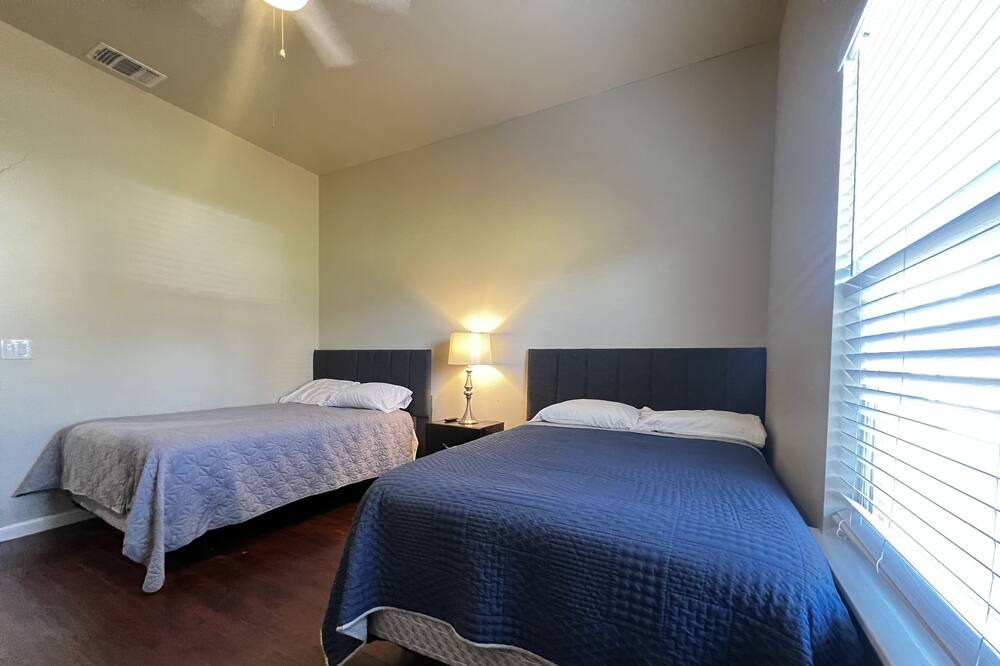 Photo of Bedroom in Five Points