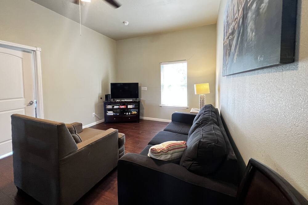 Photo of Livingroom in Five Points