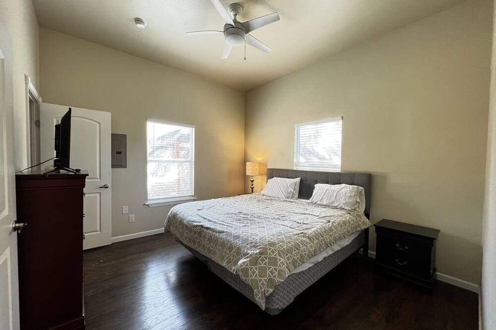 Photo of Bedroom in Five Points