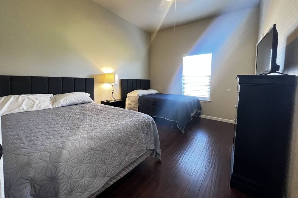 Photo of Bedroom in Five Points