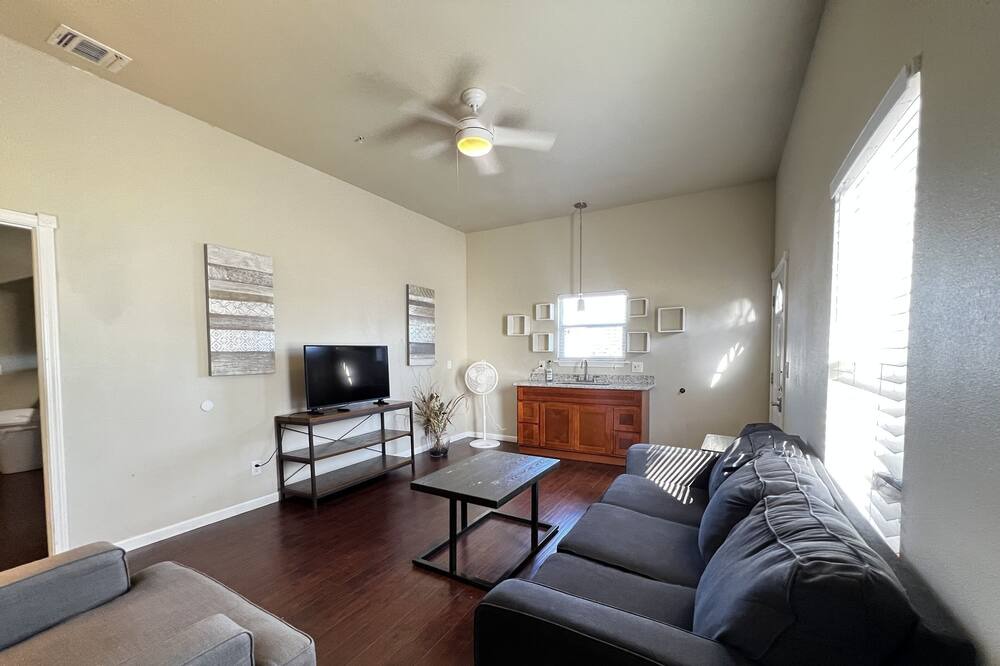 Photo of Livingroom in Five Points