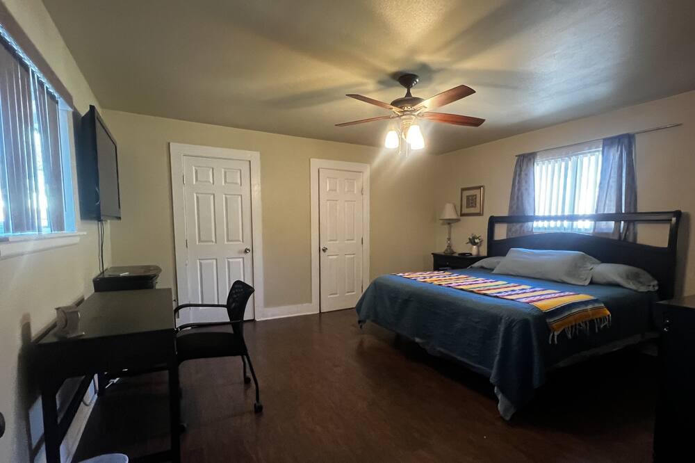 Photo of Bedroom in Five Points