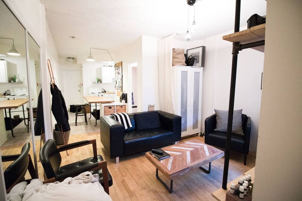 Photo of Livingroom in Church and Wellesley