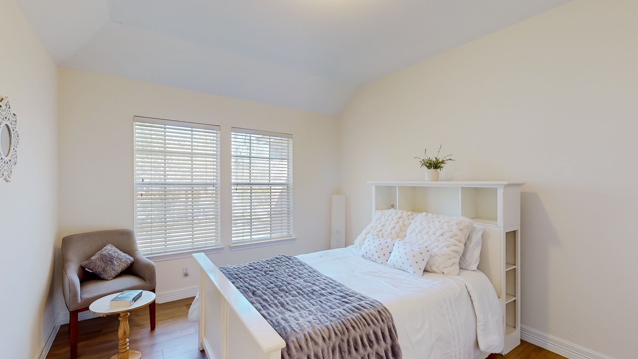 Photo of Bedroom in Alden Bridge