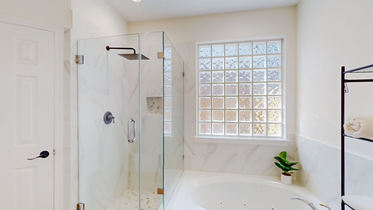 Photo of Bathroom in Alden Bridge