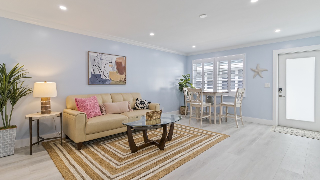 Photo of Livingroom in Lake Ida Shores