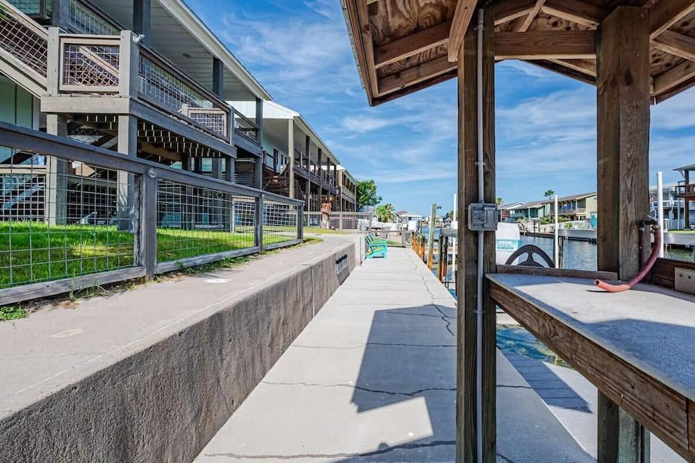 Photo of Outdoor in City-by-the Sea