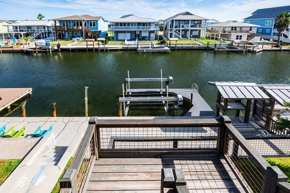 Photo of Outdoor in City-by-the Sea