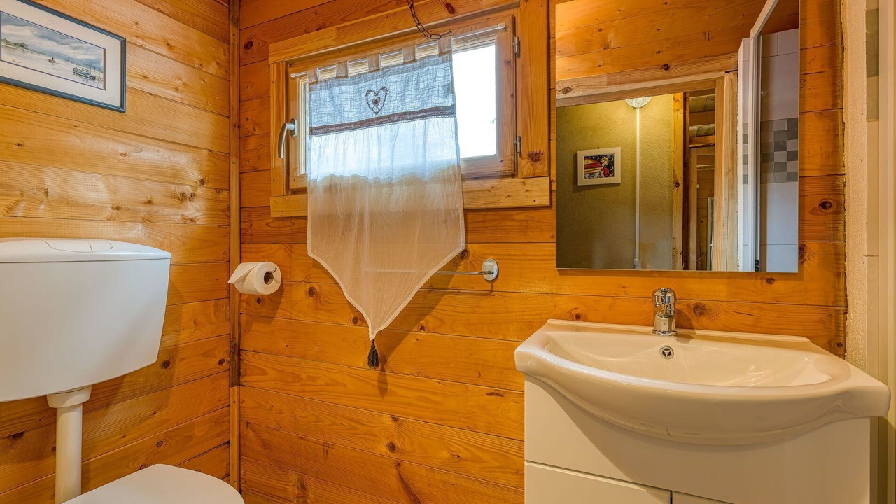 Photo of Bathroom in Saint-Laurent-La-Vernede