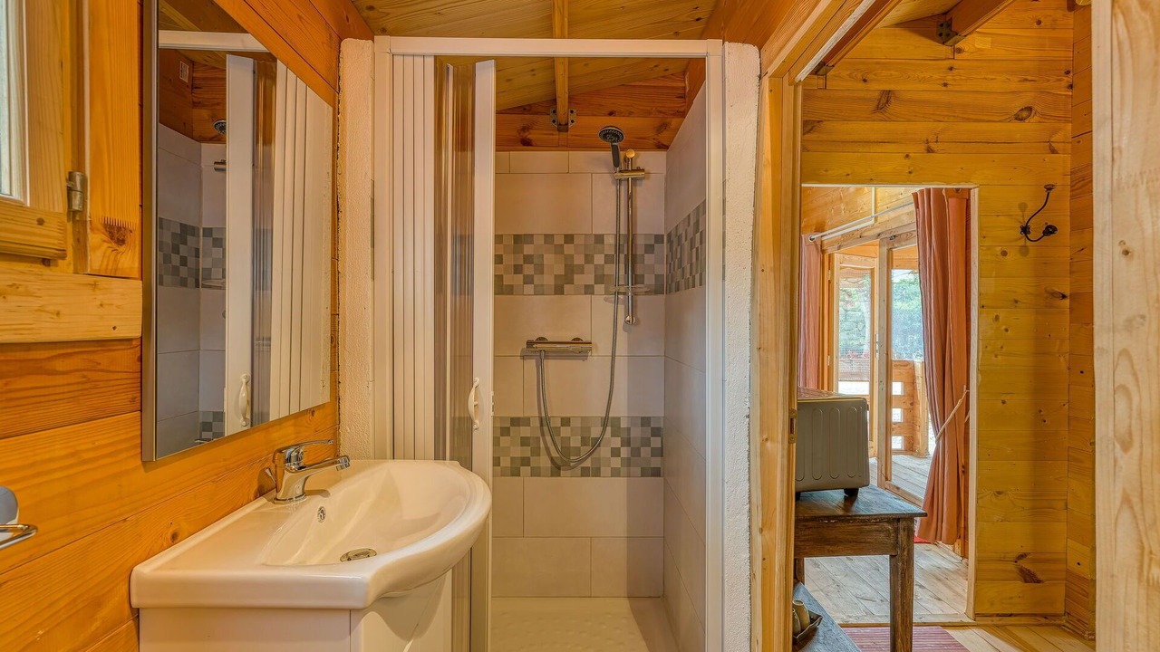 Photo of Bathroom in Saint-Laurent-La-Vernede
