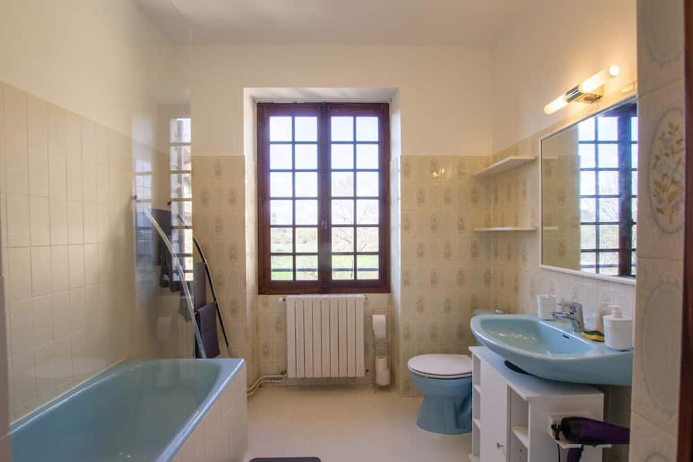 Photo of Bathroom in Eyzerac