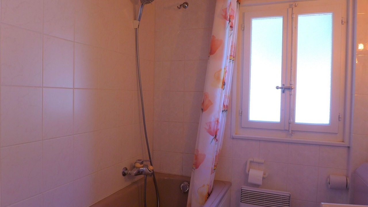 Photo of Bathroom in Lens