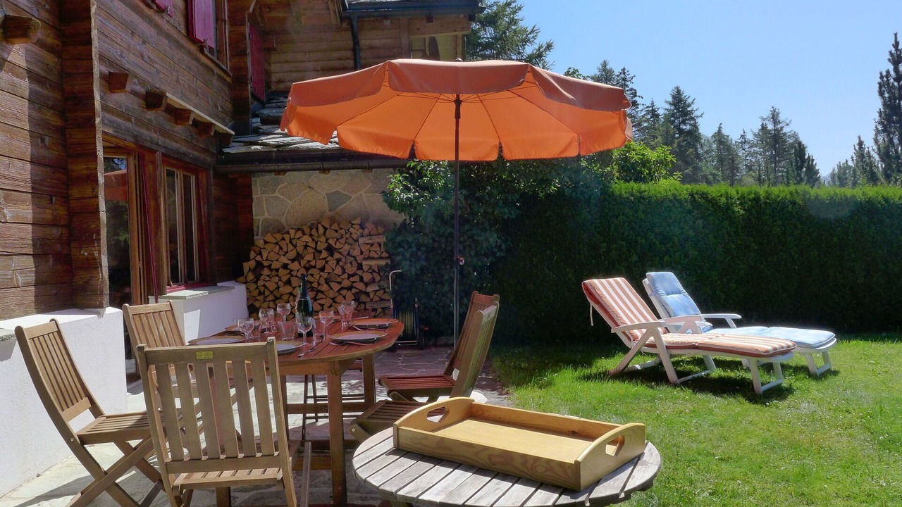 Photo of Outdoor in Lens