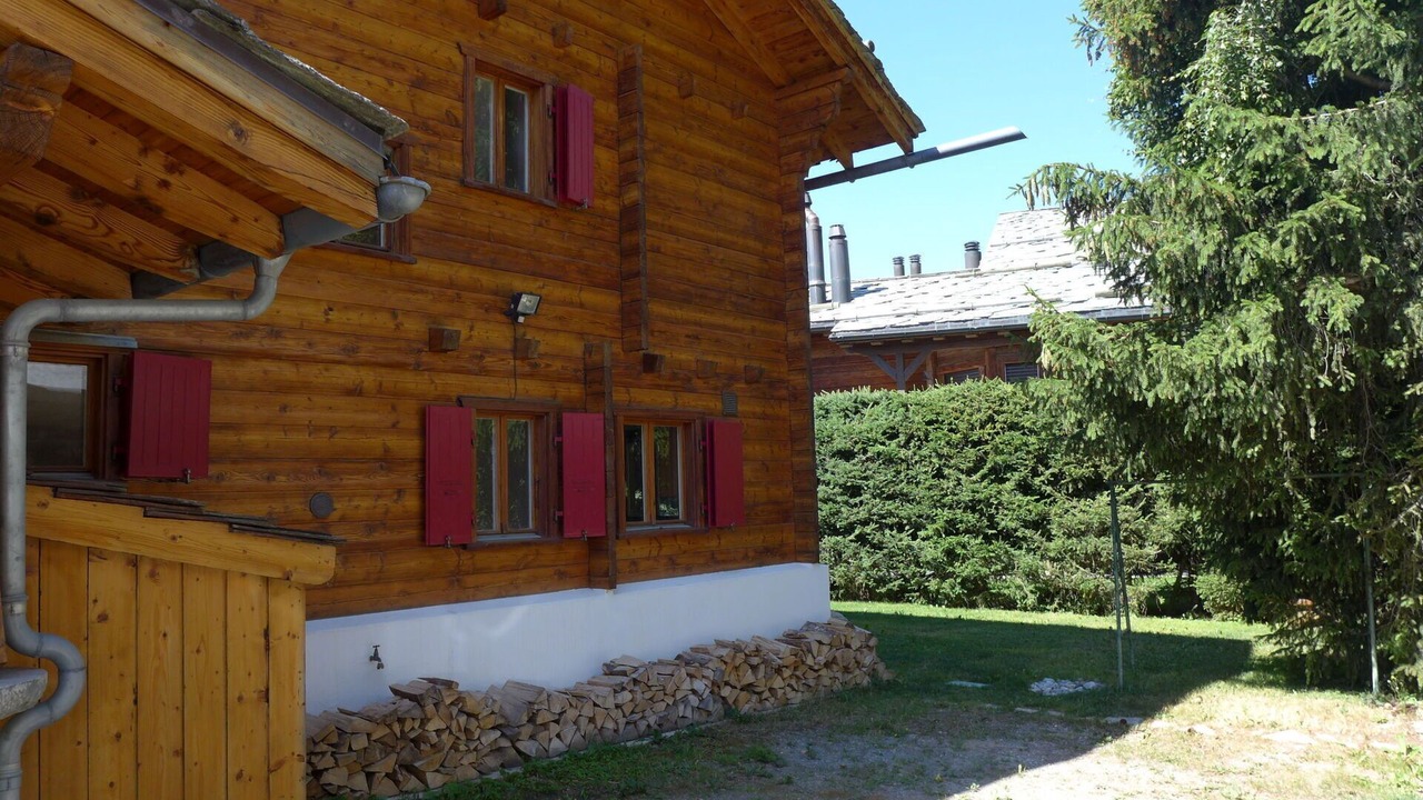Photo of Outdoor in Lens