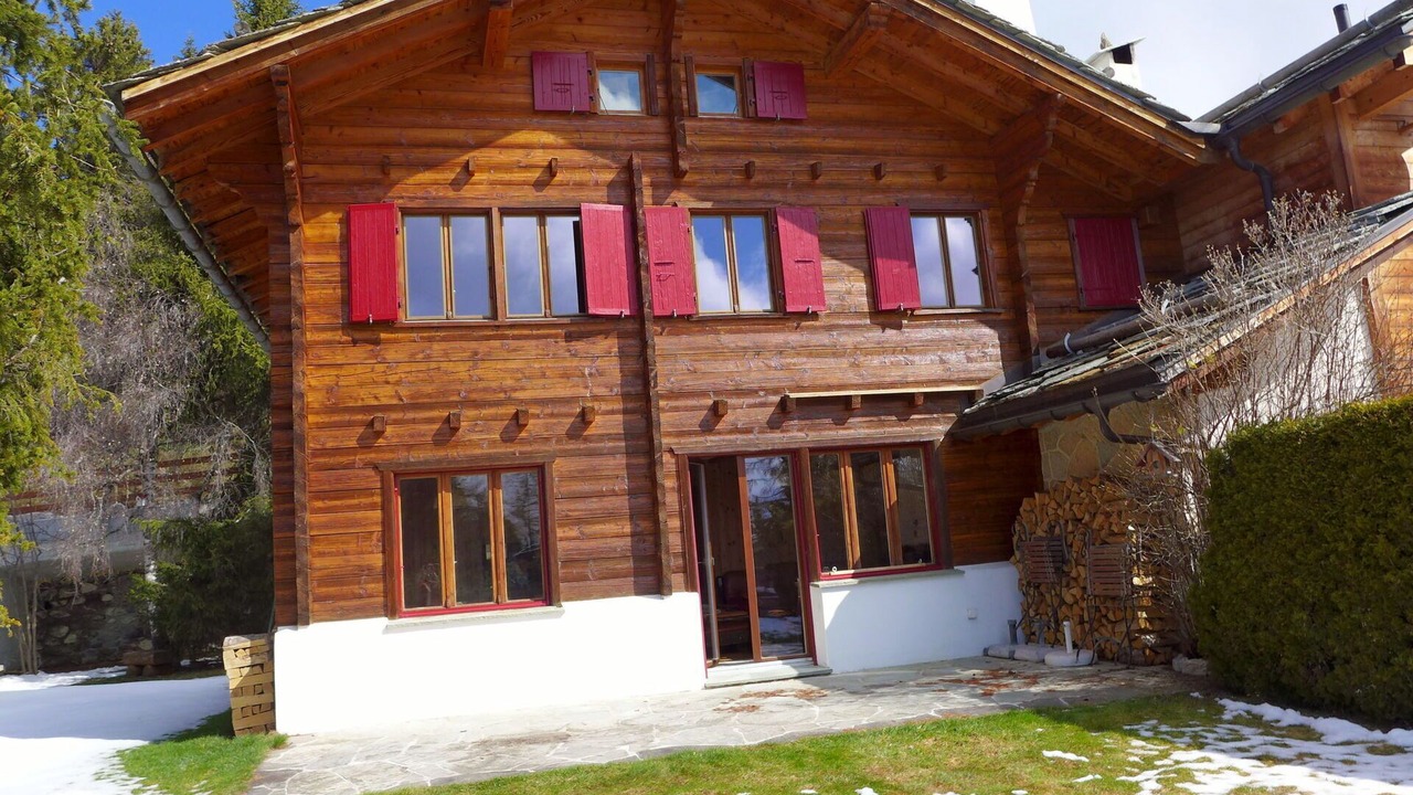 Photo of Outdoor in Lens