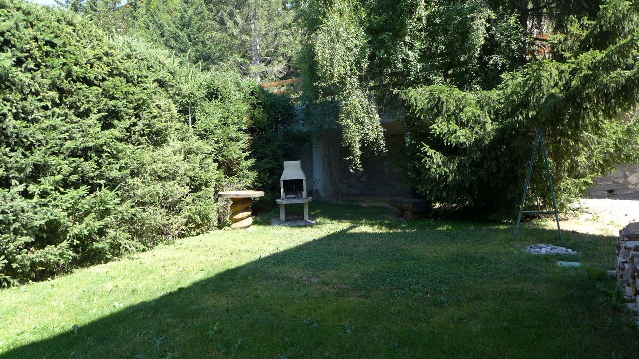 Photo of Outdoor in Lens