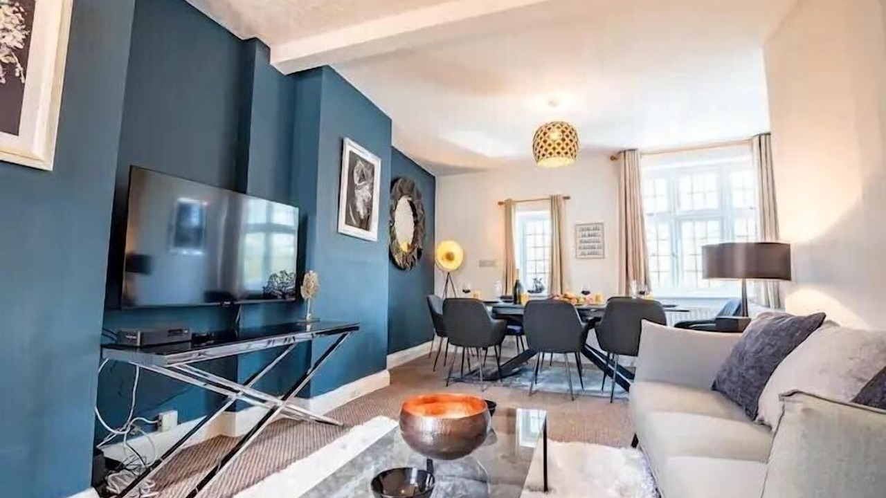 Photo of Others in Tadworth