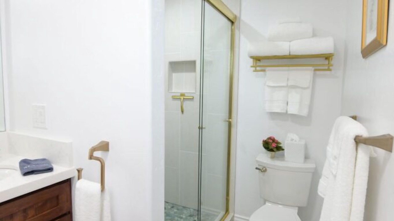 Photo of Bathroom in Red Bluff