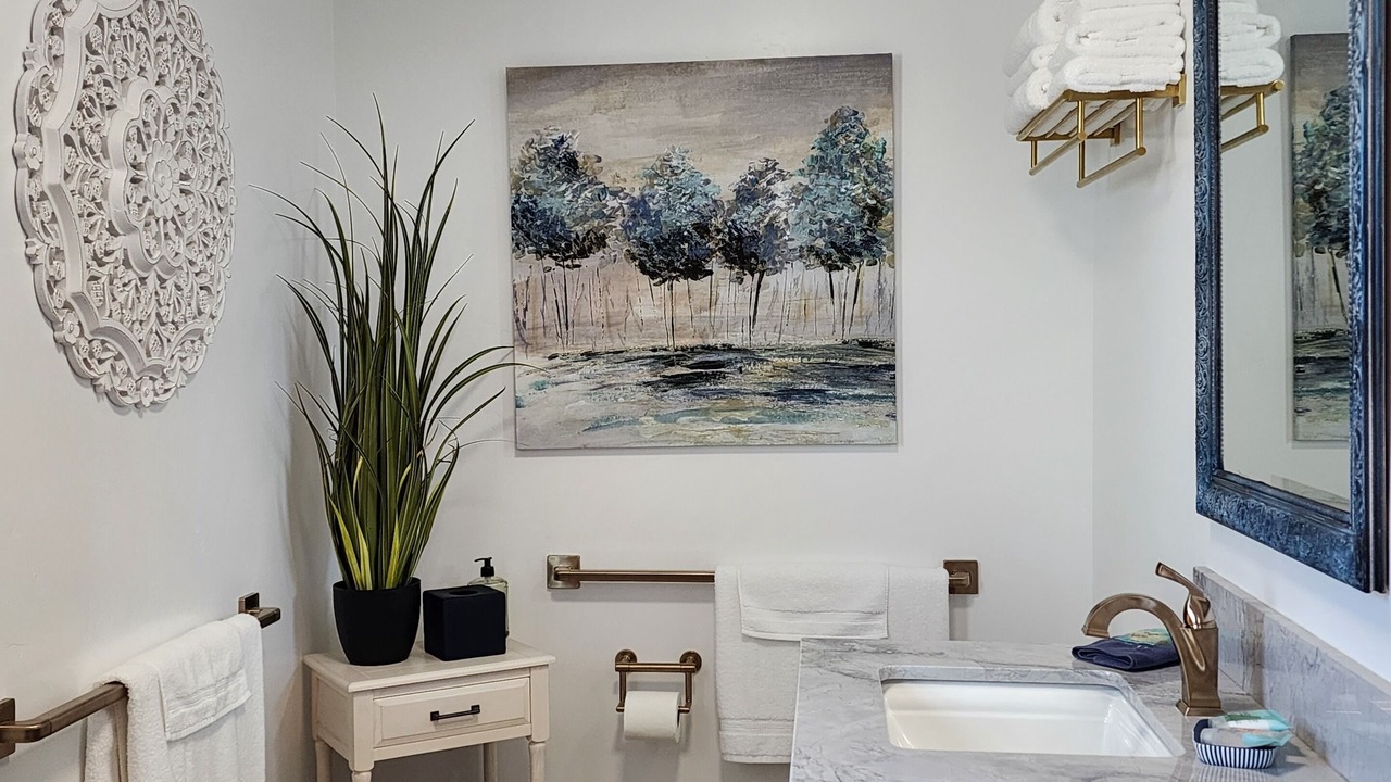 Photo of Bathroom in Red Bluff