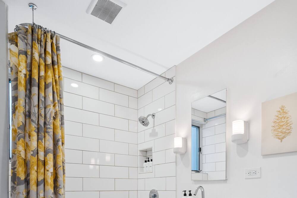 Photo of Bathroom in Lincoln Park
