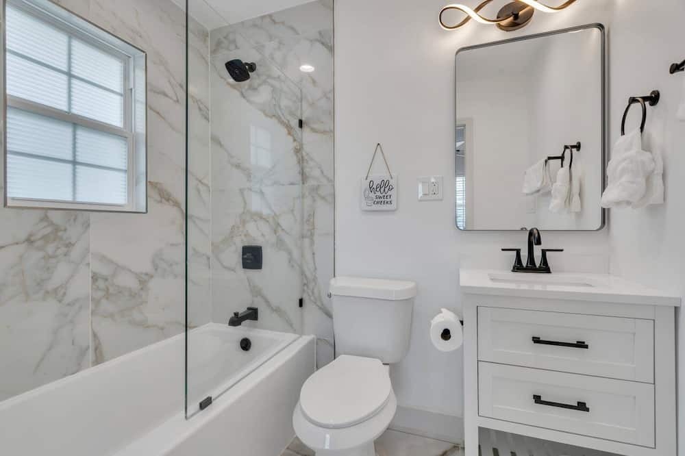 Photo of Bathroom in Tulane - Gravier