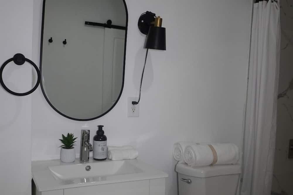 Photo of Bathroom in West Bronx