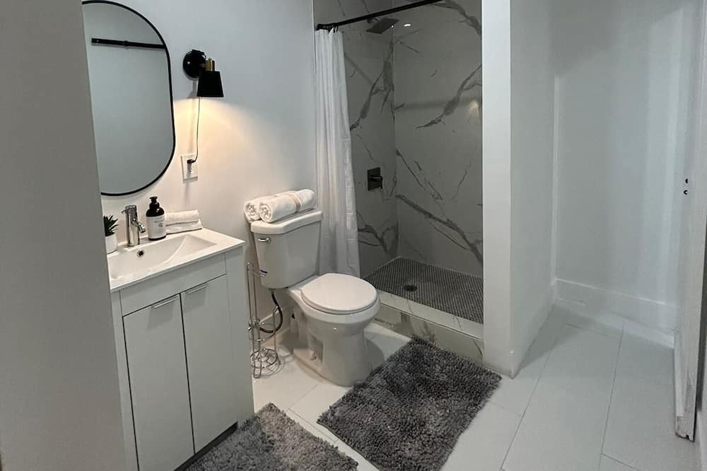 Photo of Bathroom in West Bronx