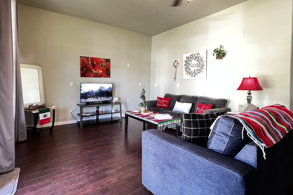 Photo of Livingroom in Five Points