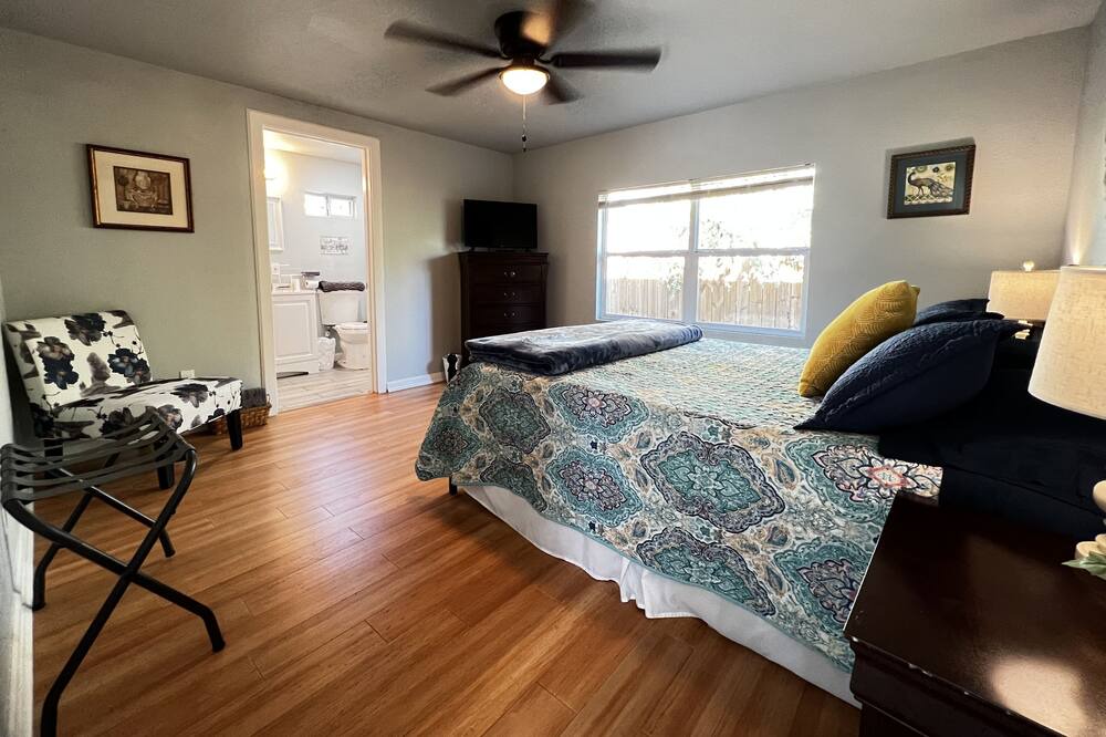 Photo of Bedroom in Five Points