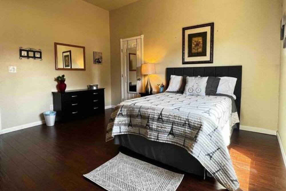 Photo of Bedroom in Five Points