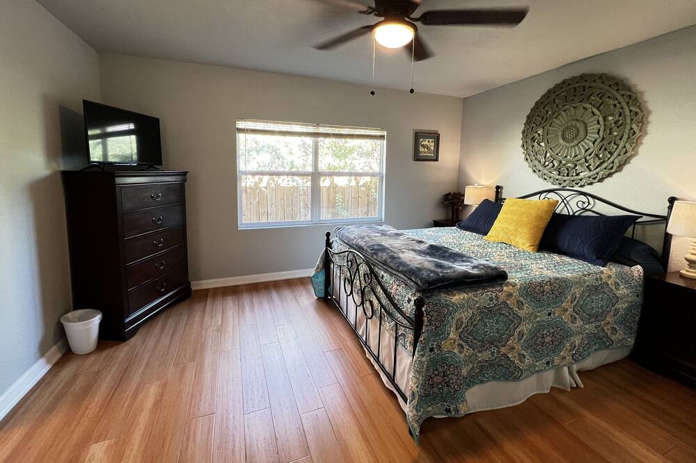 Photo of Bedroom in Five Points