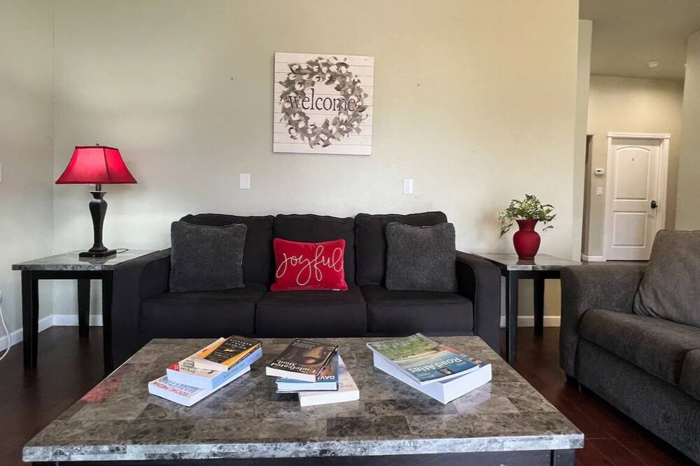 Photo of Livingroom in Five Points