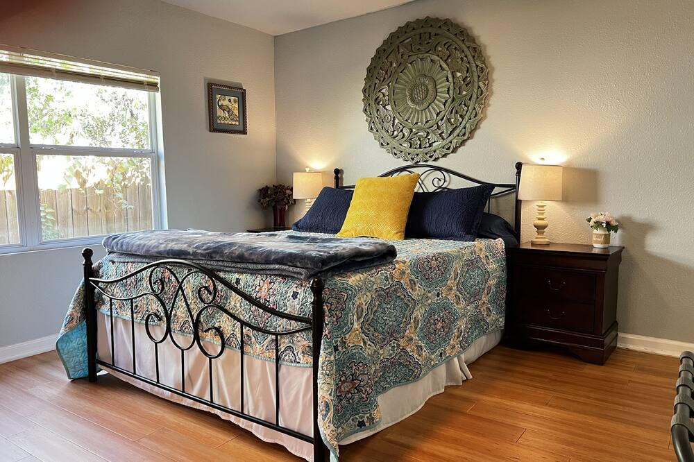 Photo of Bedroom in Five Points