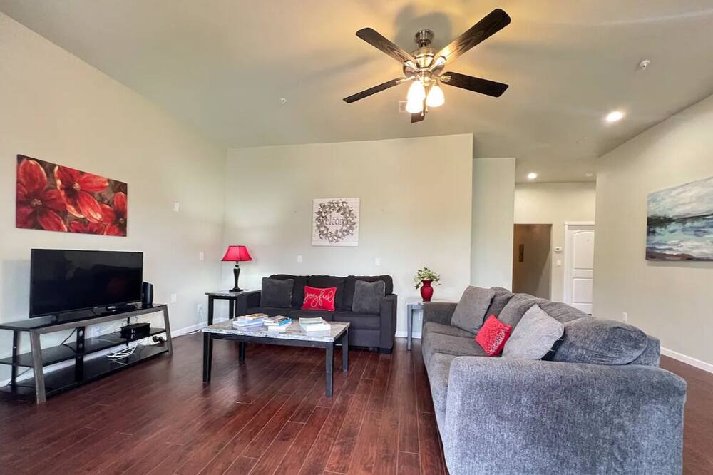 Photo of Livingroom in Five Points