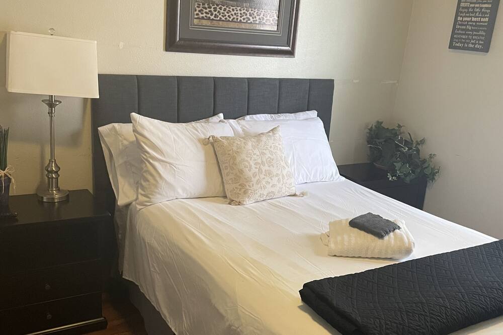 Photo of Bedroom in Five Points