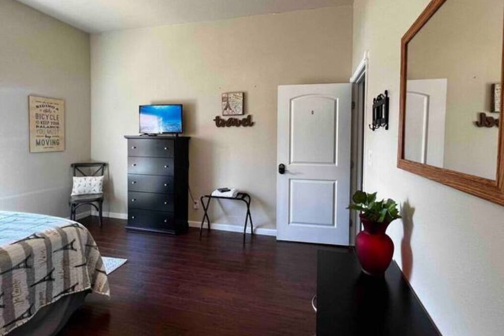 Photo of Bedroom in Five Points