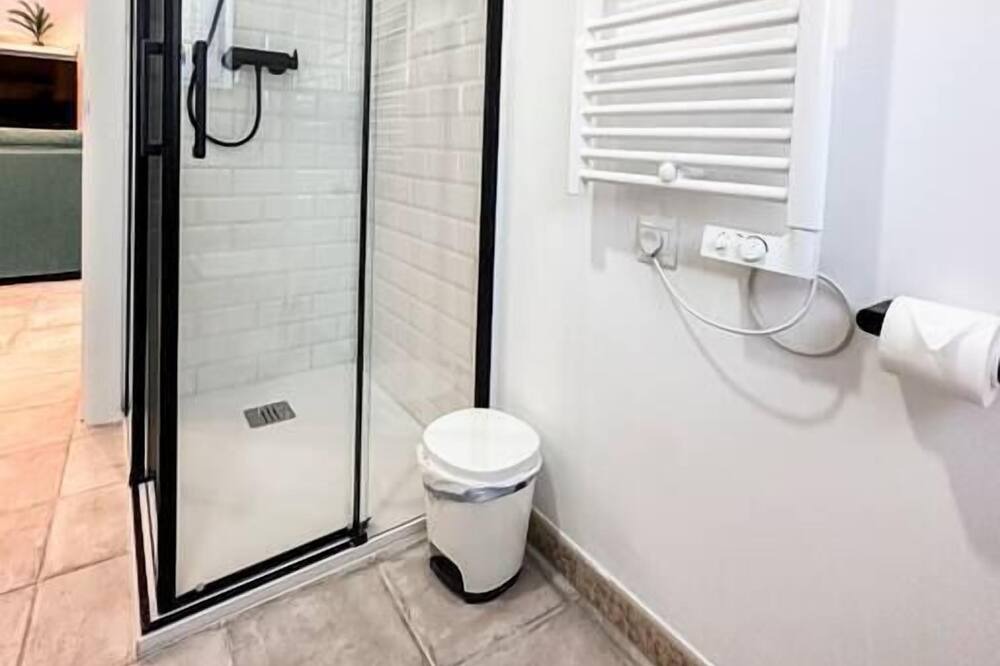 Photo of Bathroom in Mompia