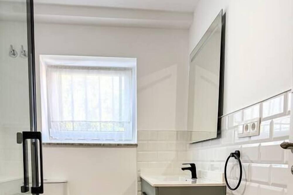 Photo of Bathroom in Mompia