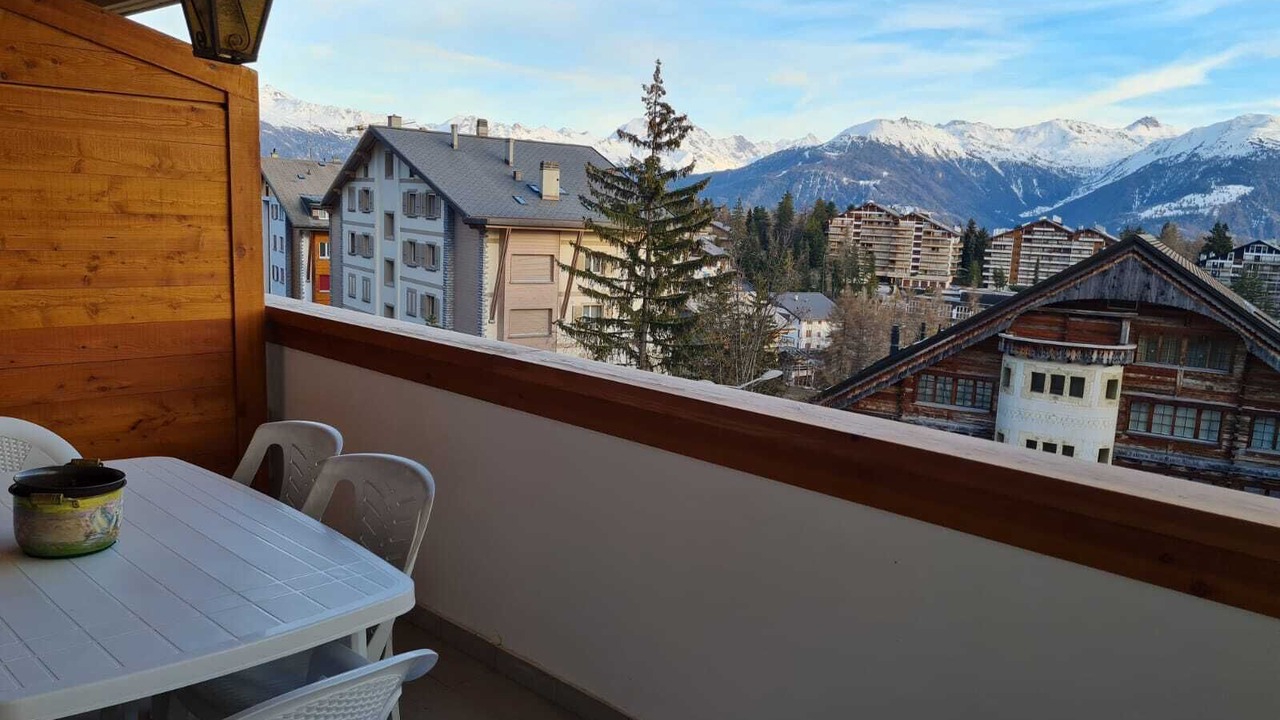 Photo of Outdoor in Lens