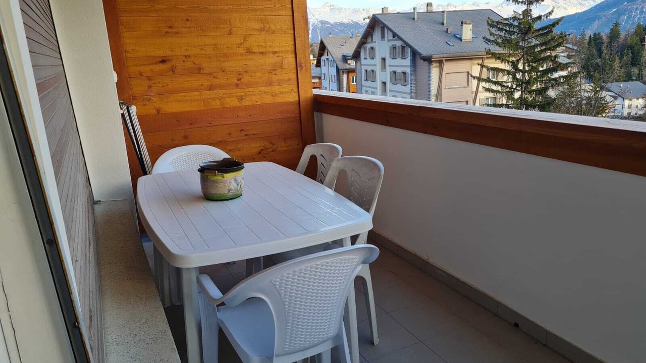 Photo of Outdoor in Lens