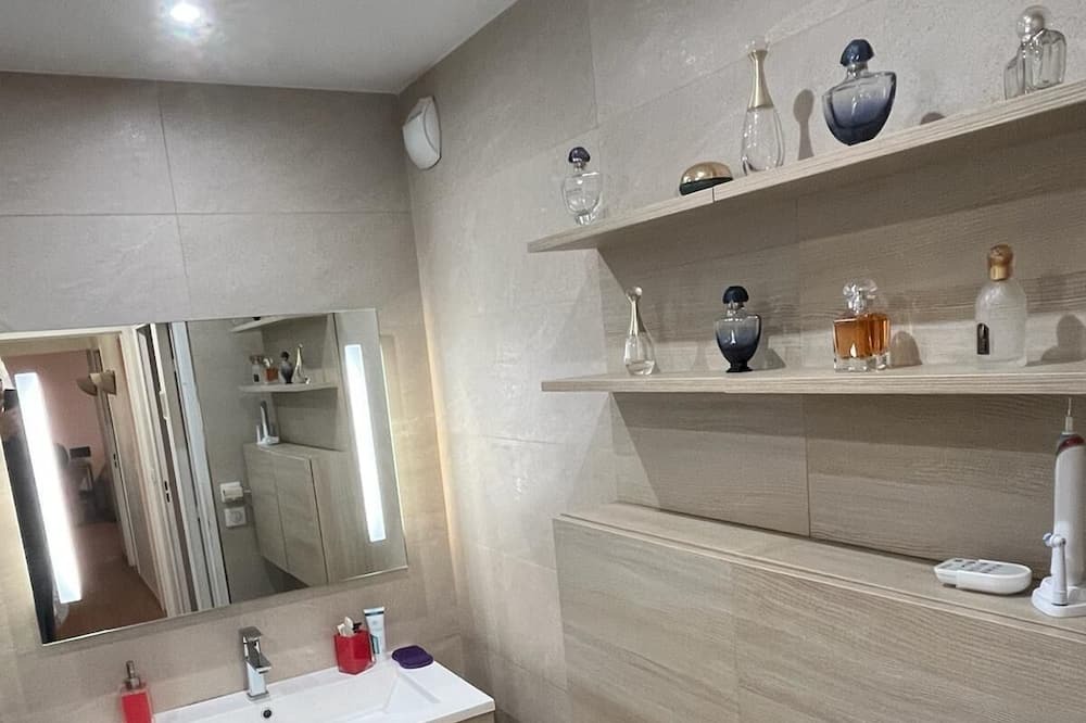 Photo of Bathroom in Picpus