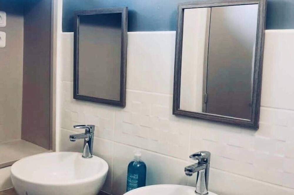 Photo of Bathroom in Vernou-la-Celle-sur-Seine
