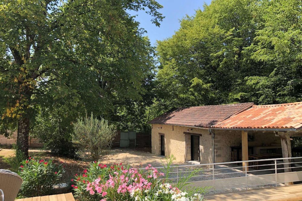 Photo of Outdoor in Coursac