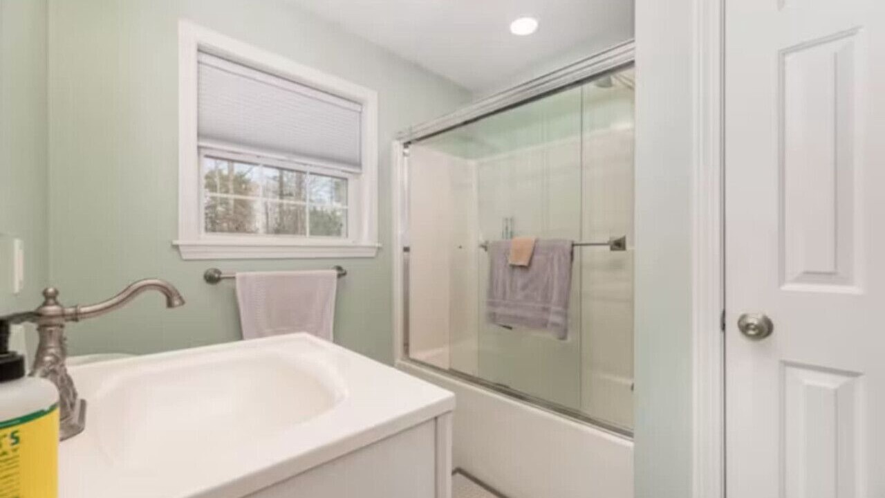 Photo of Others in Holden