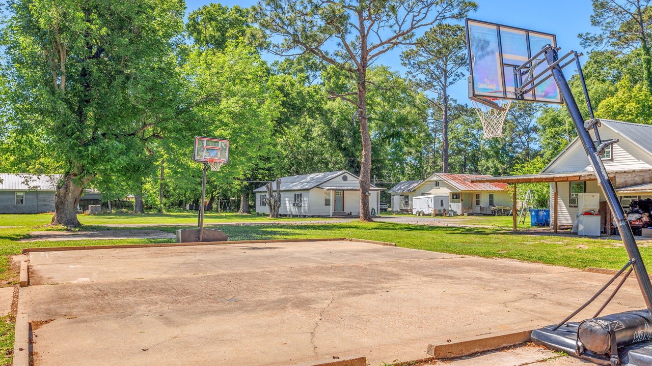 Photo of Others in Jennings
