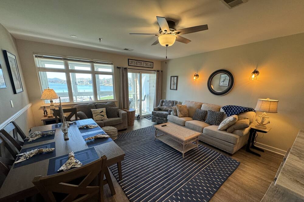 Photo of Livingroom in Smith Mountain Lake